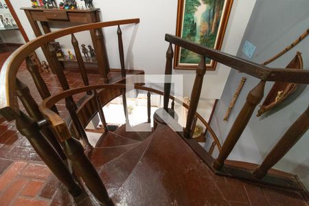 Casa à venda com 295m², 3 quartos e 4 vagasEscada