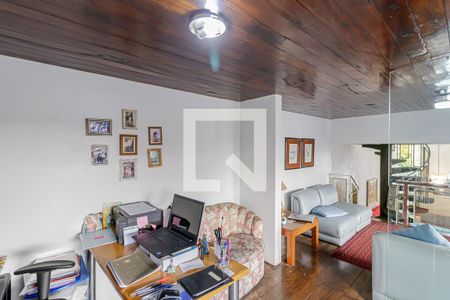 Casa à venda com 250m², 3 quartos e 2 vagasEscritório