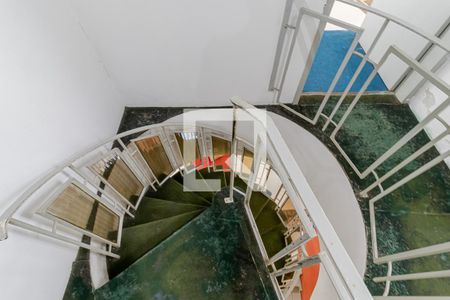 Casa à venda com 250m², 3 quartos e 2 vagasEscadas