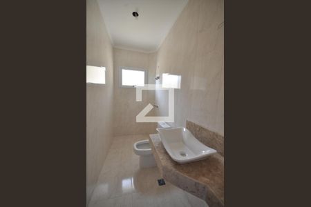 Casa à venda com 352m², 3 quartos e 5 vagasBanheiro da Suíte 2