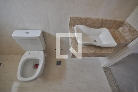 Casa à venda com 352m², 3 quartos e 5 vagasBanheiro da Suíte 2