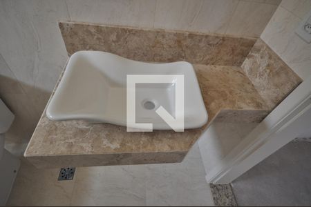 Casa à venda com 352m², 3 quartos e 5 vagasBanheiro da Suíte 2