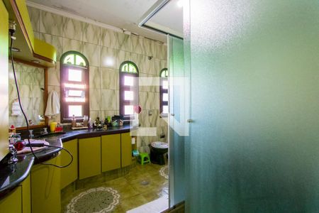 Casa à venda com 256m², 3 quartos e 2 vagasBanheiro social