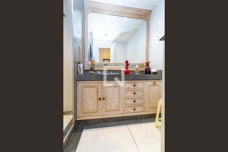 Apartamento à venda com 170m², 3 quartos e 2 vagasBanheiro Social