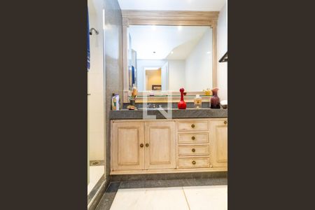 Apartamento à venda com 170m², 3 quartos e 2 vagasBanheiro Social