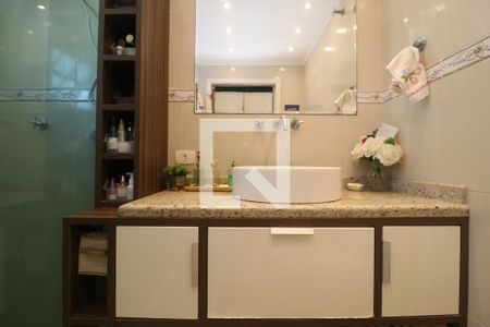 Casa à venda com 130m², 3 quartos e 2 vagasBanheiro da Suíte