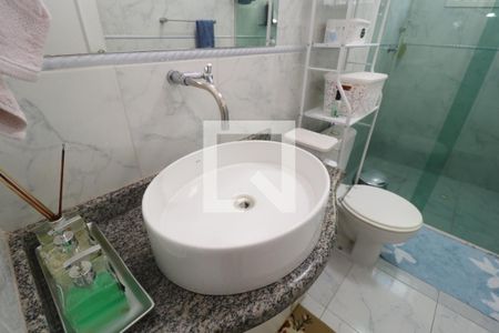 Casa à venda com 130m², 3 quartos e 2 vagasBanheiro Social
