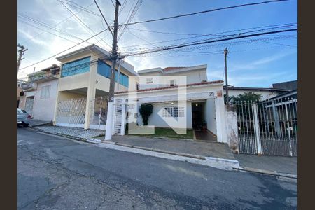 Casa à venda com 130m², 3 quartos e 2 vagasFachada