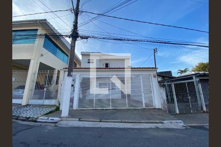 Casa à venda com 130m², 3 quartos e 2 vagasFachada