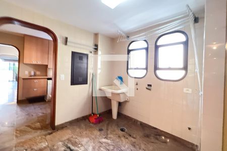 Apartamento para alugar com 200m², 3 quartos e 3 vagas Apartamento para alugar com 200m², 3 quartos e 3 vagasÁrea de Serviço