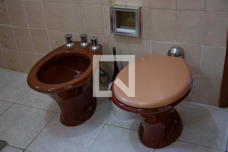 Casa à venda com 170m², 4 quartos e 2 vagasBanheiro