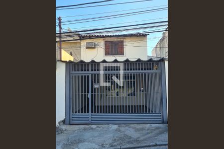 Casa à venda com 170m², 4 quartos e 2 vagasFachada