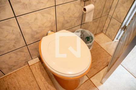 Casa à venda com 610m², 4 quartos e 8 vagasBanheiro de serviço