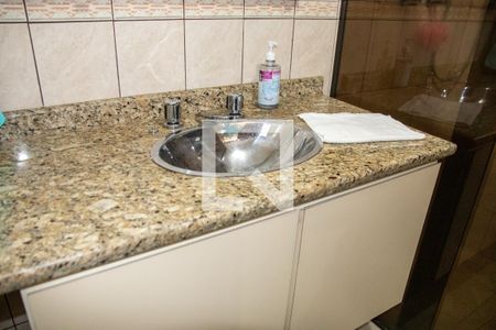 Casa à venda com 610m², 4 quartos e 8 vagasBanheiro 2