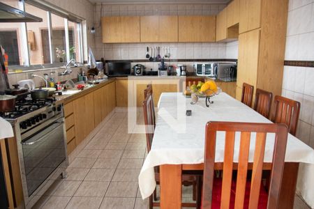 Casa à venda com 610m², 4 quartos e 8 vagasCozinha