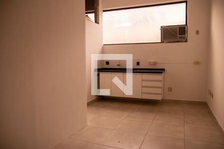 Casa à venda com 610m², 4 quartos e 8 vagasSalão 