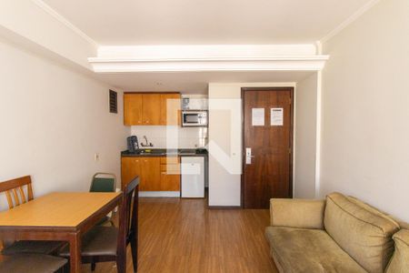 Sala/Cozinha de apartamento para alugar com 1 quarto, 39m² em Centro, Curitiba