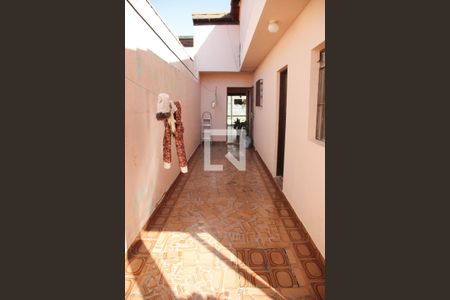 Casa à venda com 300m², 3 quartos e 2 vagasCorredor