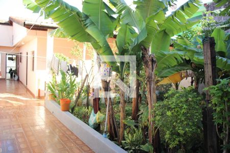 Casa à venda com 300m², 3 quartos e 2 vagasCorredor