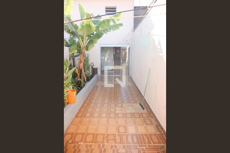 Casa à venda com 300m², 3 quartos e 2 vagasCorredor Edicula