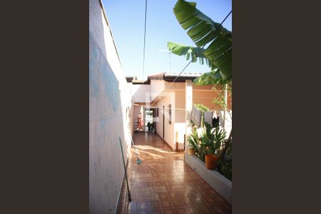 Casa à venda com 300m², 3 quartos e 2 vagasCorredor Edicula