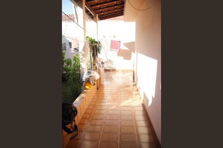 Casa à venda com 300m², 3 quartos e 2 vagasCorredor