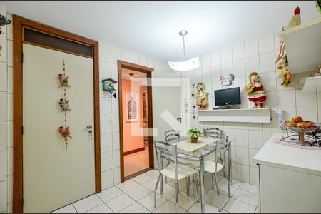 Apartamento à venda com 115m², 3 quartos e 2 vagasCozinha