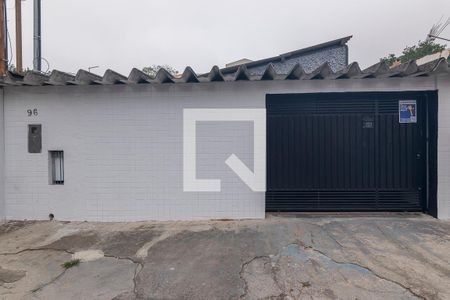 Casa à venda com 200m², 4 quartos e 2 vagas Casa à venda com 200m², 4 quartos e 2 vagasFachada