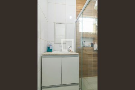 Casa à venda com 200m², 4 quartos e 2 vagas Casa à venda com 200m², 4 quartos e 2 vagasBanheiro