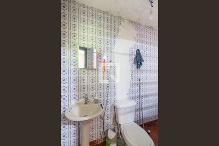 Casa à venda com 200m², 4 quartos e 2 vagas Casa à venda com 200m², 4 quartos e 2 vagasBanheiro Edícula