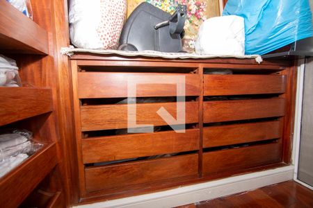 Apartamento à venda com 210m², 4 quartos e 4 vagasCloset da Suíte 2