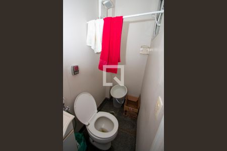 Apartamento à venda com 210m², 4 quartos e 4 vagasBanheiro de Serviço