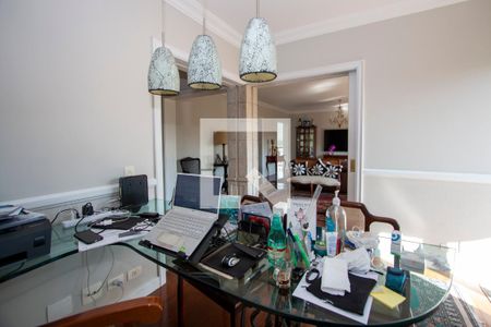 Apartamento à venda com 210m², 4 quartos e 4 vagasEscritório