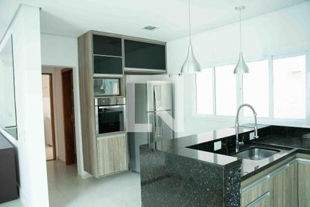 Casa de condomínio para alugar com 555m², 3 quartos e 6 vagas Casa de condomínio para alugar com 555m², 3 quartos e 6 vagasCozinha