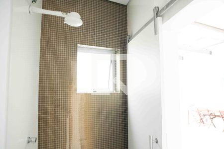 Casa de condomínio para alugar com 555m², 3 quartos e 6 vagas Casa de condomínio para alugar com 555m², 3 quartos e 6 vagasBanheiro externo
