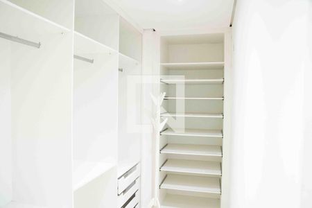 Casa de condomínio para alugar com 555m², 3 quartos e 6 vagas Casa de condomínio para alugar com 555m², 3 quartos e 6 vagasCloset da suíte 1