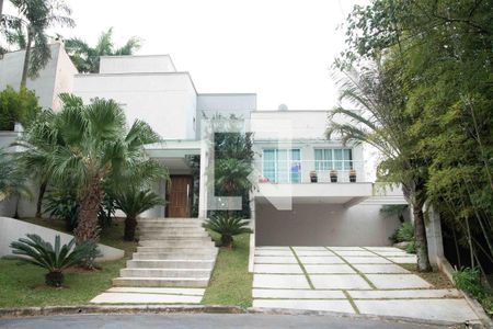 Casa de condomínio para alugar com 555m², 3 quartos e 6 vagas Casa de condomínio para alugar com 555m², 3 quartos e 6 vagasFachada