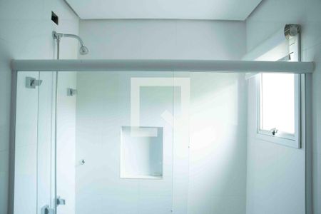 Casa de condomínio para alugar com 555m², 3 quartos e 6 vagas Casa de condomínio para alugar com 555m², 3 quartos e 6 vagasBanheiro da Suíte 2