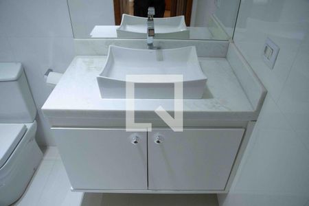 Casa de condomínio para alugar com 555m², 3 quartos e 6 vagas Casa de condomínio para alugar com 555m², 3 quartos e 6 vagasBanheiro da suíte 3