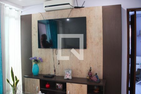 Sala de casa para alugar com 3 quartos, 75m² em Itaquera, São Paulo