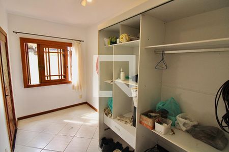 Casa de condomínio à venda com 250m², 5 quartos e 2 vagas Casa de condomínio à venda com 250m², 5 quartos e 2 vagasQuarto de Serviço