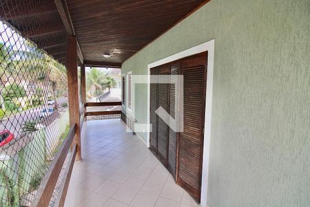 Casa de condomínio à venda com 250m², 5 quartos e 2 vagas Casa de condomínio à venda com 250m², 5 quartos e 2 vagasVaranda da Suíte