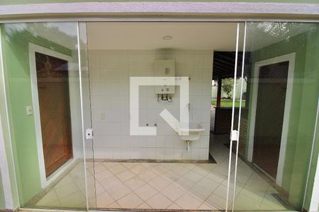 Casa de condomínio à venda com 250m², 5 quartos e 2 vagas Casa de condomínio à venda com 250m², 5 quartos e 2 vagasÁrea de Serviço