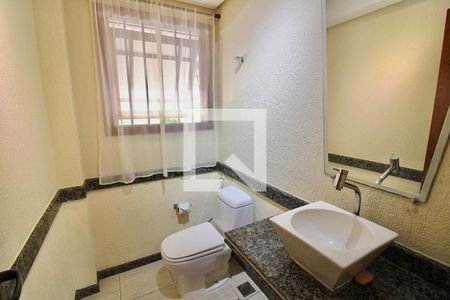 Casa de condomínio à venda com 250m², 5 quartos e 2 vagas Casa de condomínio à venda com 250m², 5 quartos e 2 vagasLavabo