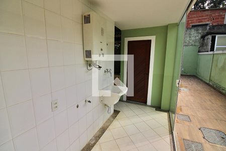 Casa de condomínio à venda com 250m², 5 quartos e 2 vagas Casa de condomínio à venda com 250m², 5 quartos e 2 vagasÁrea de Serviço