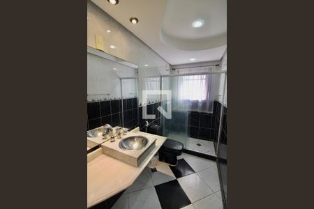 Casa de condomínio à venda com 250m², 5 quartos e 2 vagas Casa de condomínio à venda com 250m², 5 quartos e 2 vagasBanheiro Social