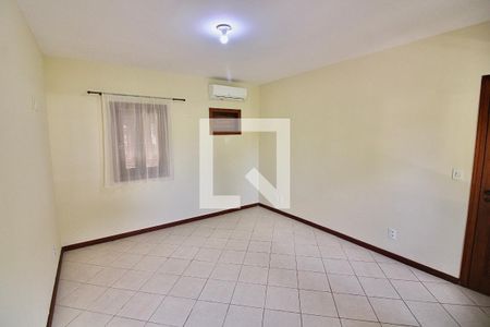 Casa de condomínio à venda com 250m², 5 quartos e 2 vagas Casa de condomínio à venda com 250m², 5 quartos e 2 vagasQuarto 3