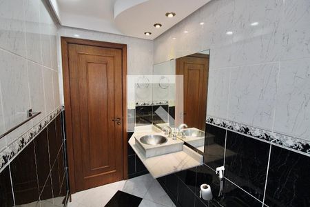 Casa de condomínio à venda com 250m², 5 quartos e 2 vagas Casa de condomínio à venda com 250m², 5 quartos e 2 vagasBanheiro Social