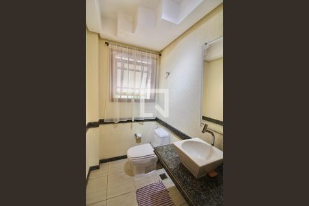 Casa de condomínio à venda com 250m², 5 quartos e 2 vagas Casa de condomínio à venda com 250m², 5 quartos e 2 vagasLavabo