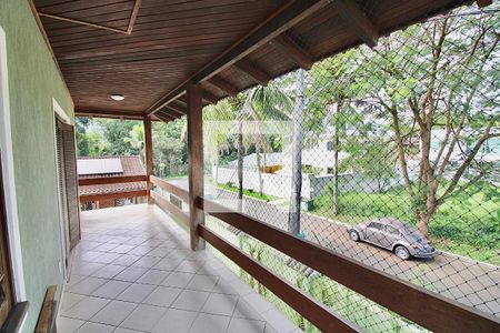 Casa de condomínio à venda com 250m², 5 quartos e 2 vagas Casa de condomínio à venda com 250m², 5 quartos e 2 vagasVaranda da Suíte